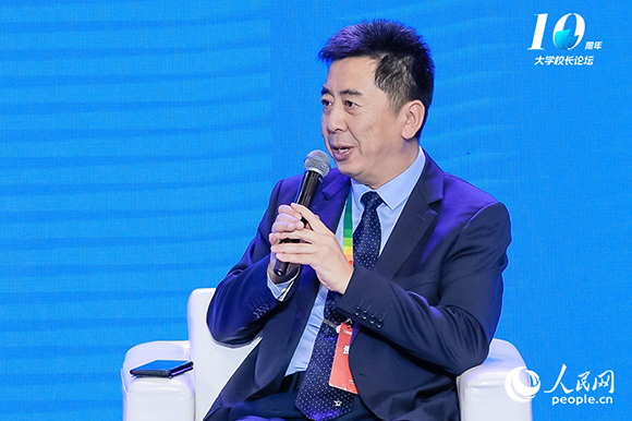 西安交通大學(xué)黨委常委、副校長洪軍出席圓桌論壇并發(fā)言。
